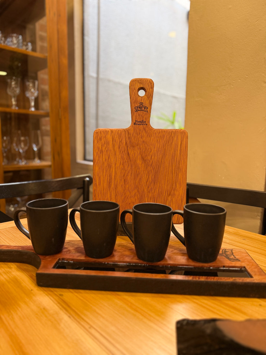 Tábua Família Brasileira – Madeira Maciça Artesanal | TAUBA®