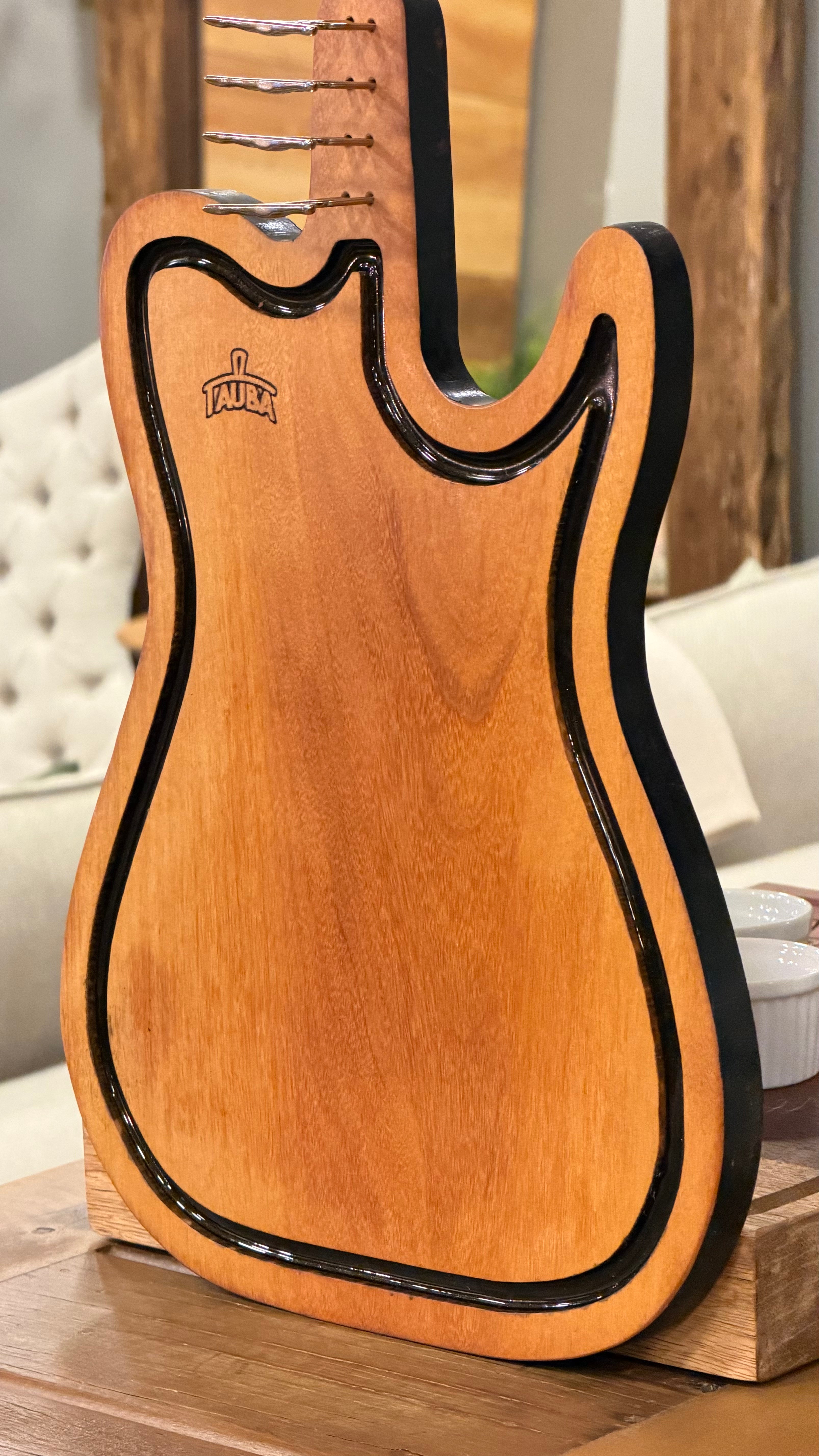 Tábua Tauba® Guitarra 43x29cm com Garfinhos