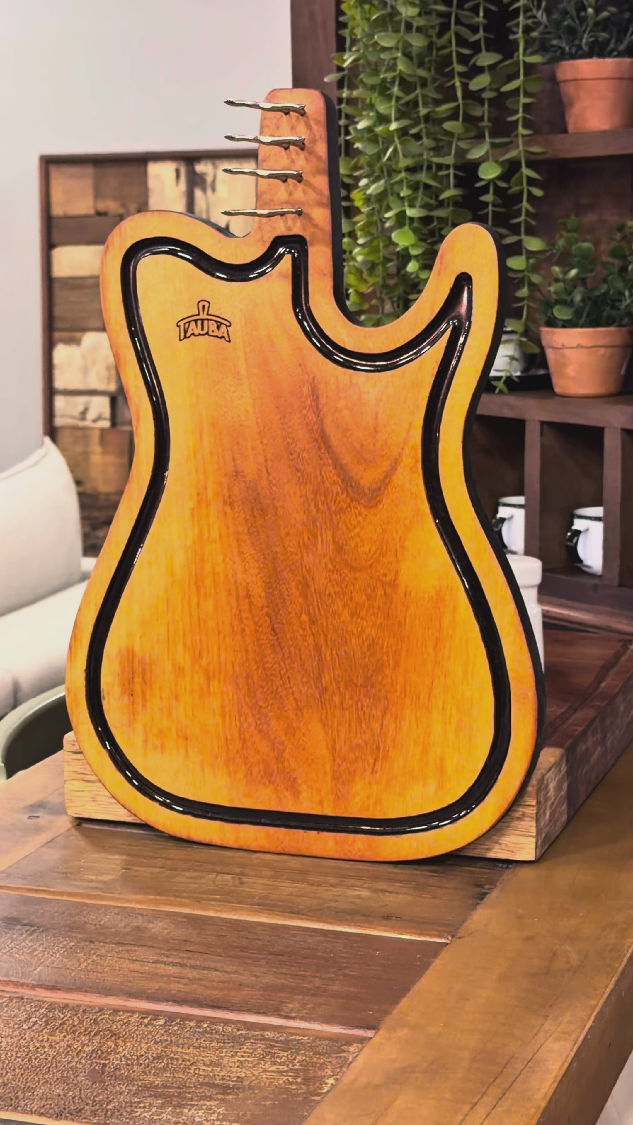 Tábua Tauba® Guitarra 43x29cm com Garfinhos